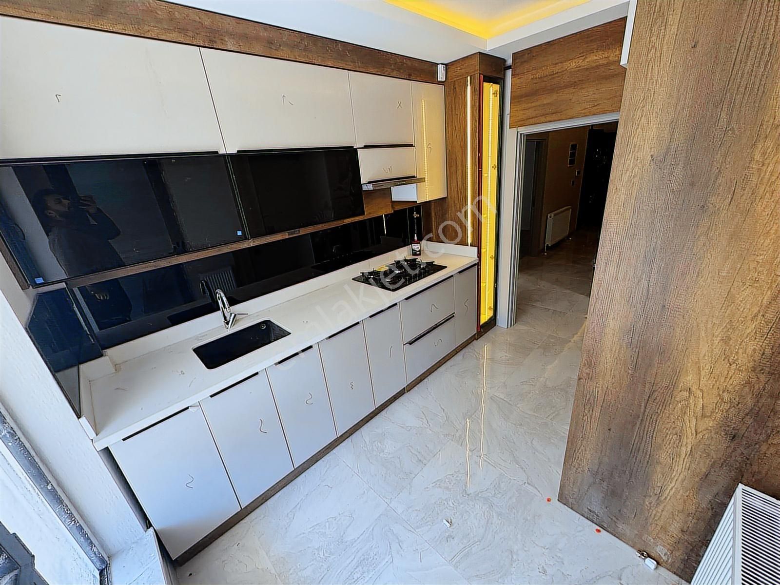 Ulukan'dan Atatürk Mah'de Merkeze Yakın Sıfır Binada 3+1 Daire ! - Görsel 11