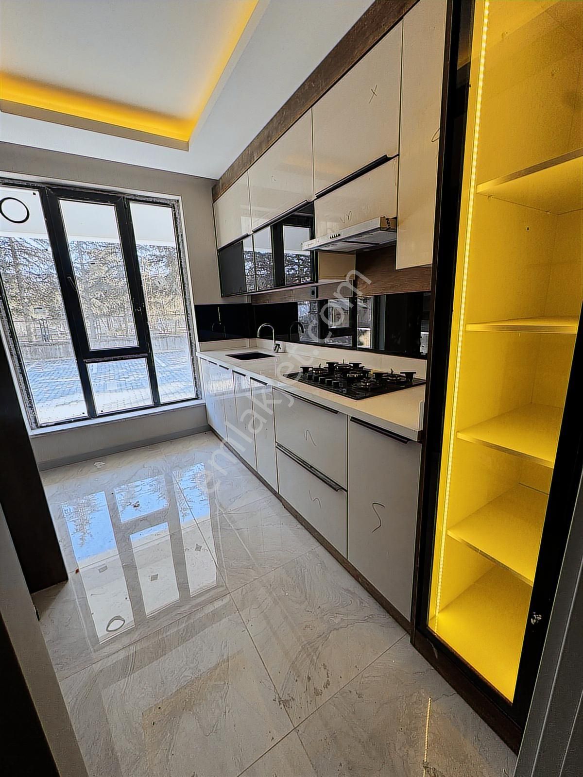 Ulukan'dan Atatürk Mah'de Merkeze Yakın Sıfır Binada 3+1 Daire ! - Görsel 10