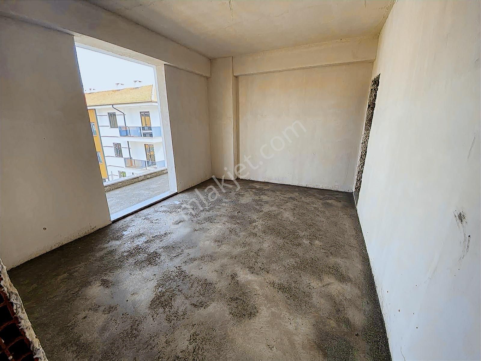 Arifiye Fatih Mah. 3+1 Daire (ebeveyn Banyolu,yerden Isıtma) - Görsel 15