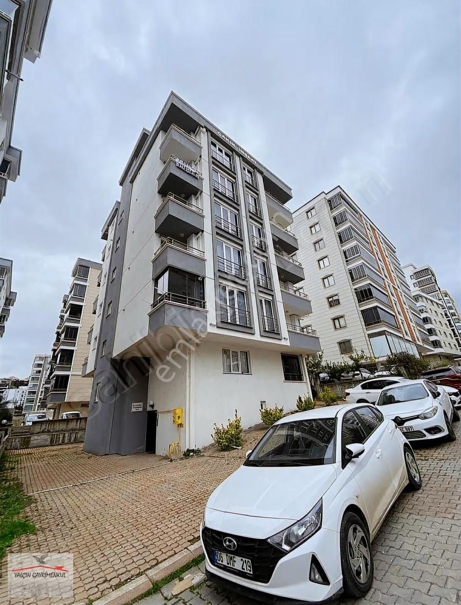 Atakent'te Merkezi Konumda Eşyalı Satılık Geniş 1+1 Daire