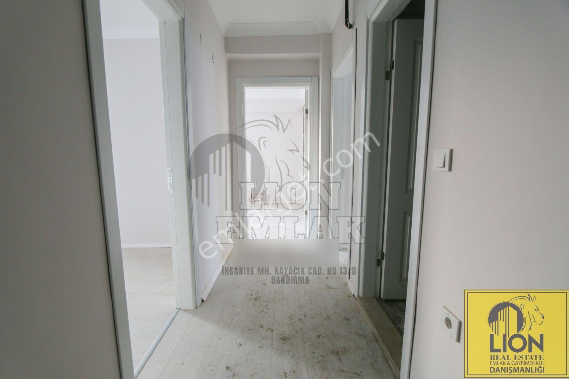 Lıon Emlak'tan Ayyıldız'da Deniz Manzaralı Arakat Açık Mutfaklı Kiralık 2+1 Daire - Görsel 12