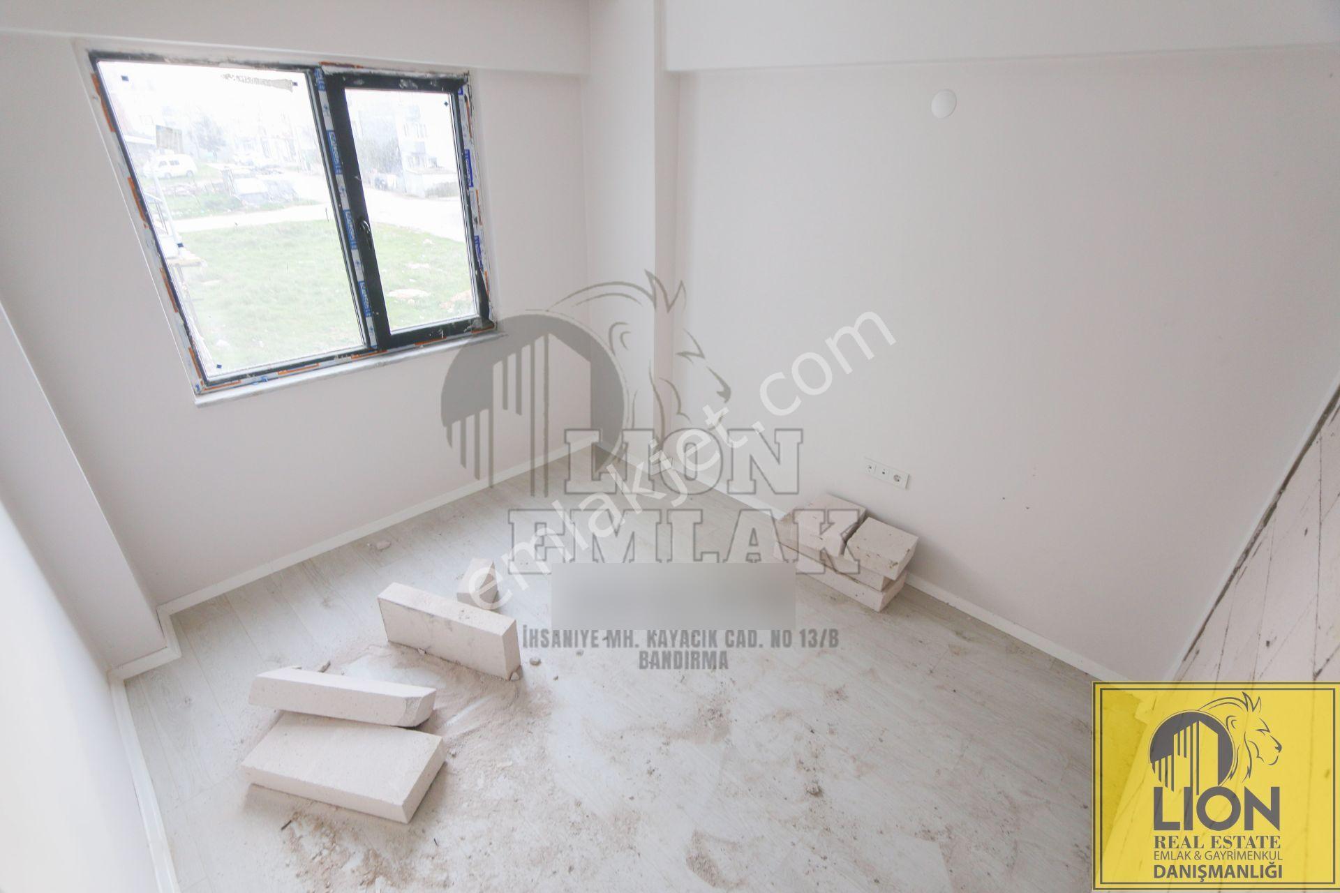 Lıon Emlak'tan Ayyıldız'da Deniz Manzaralı Arakat Açık Mutfaklı Kiralık 2+1 Daire - Görsel 13