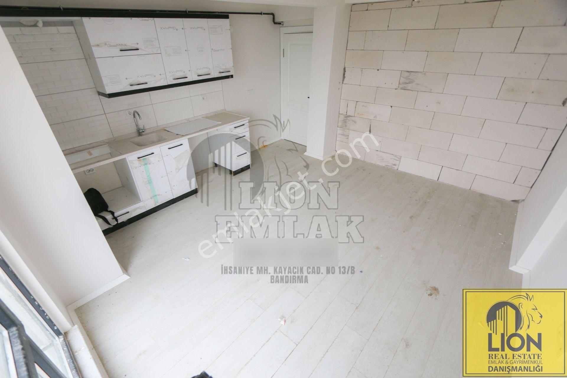 Lıon Emlak'tan Ayyıldız'da Deniz Manzaralı Arakat Açık Mutfaklı Kiralık 2+1 Daire - Görsel 5