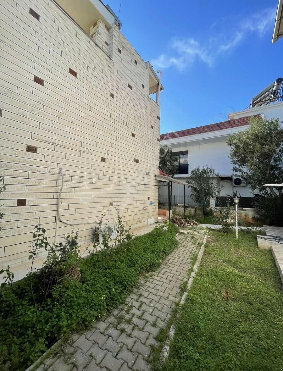 Boğazkentte Denize 500m Köşe Konum Tripleks Villa - Görsel 6