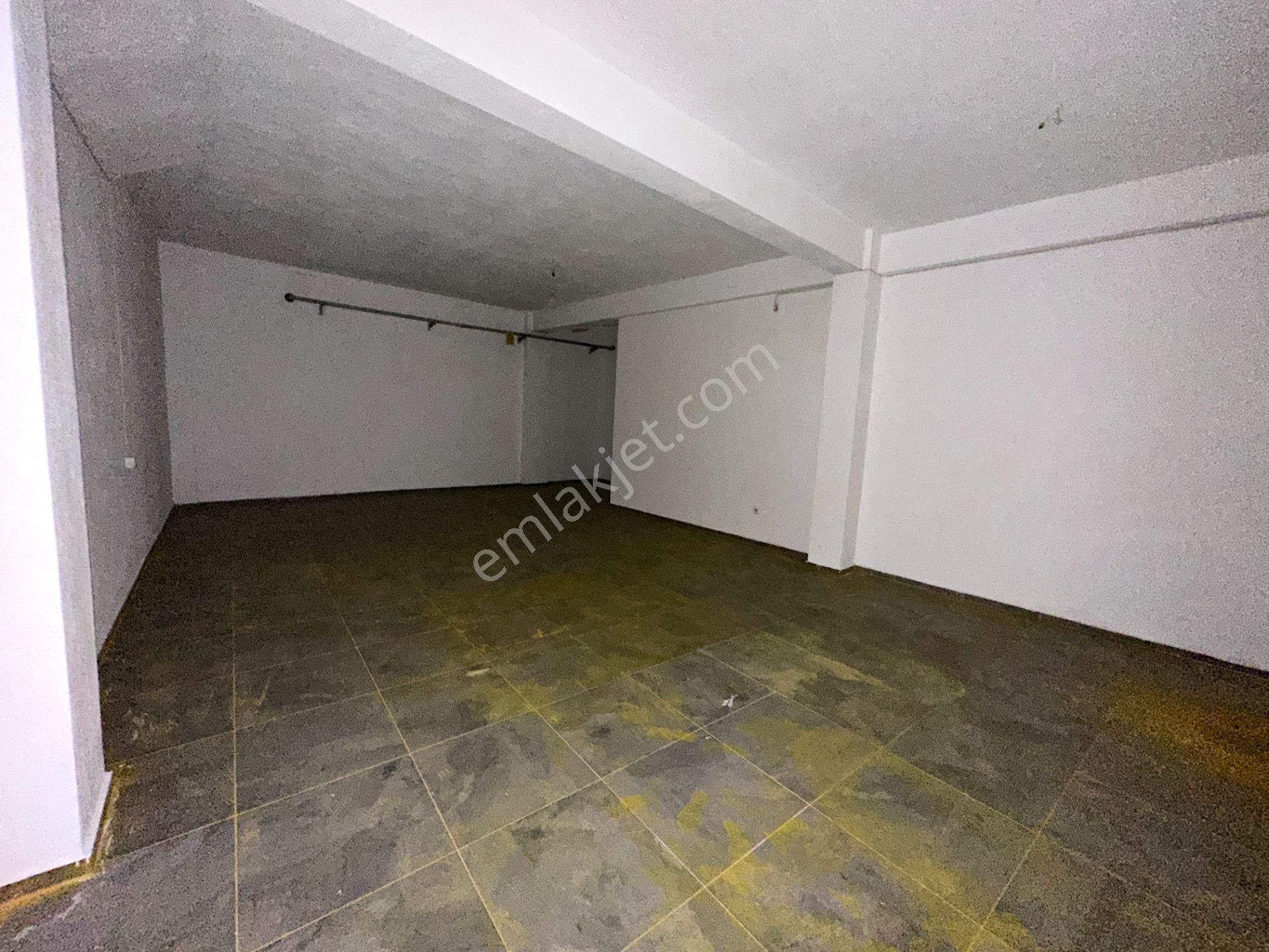 Bayraklı Plazalar Bölgesi Köşe Bodrumlu Kiralık Bacalı Dükkan - Görsel 21