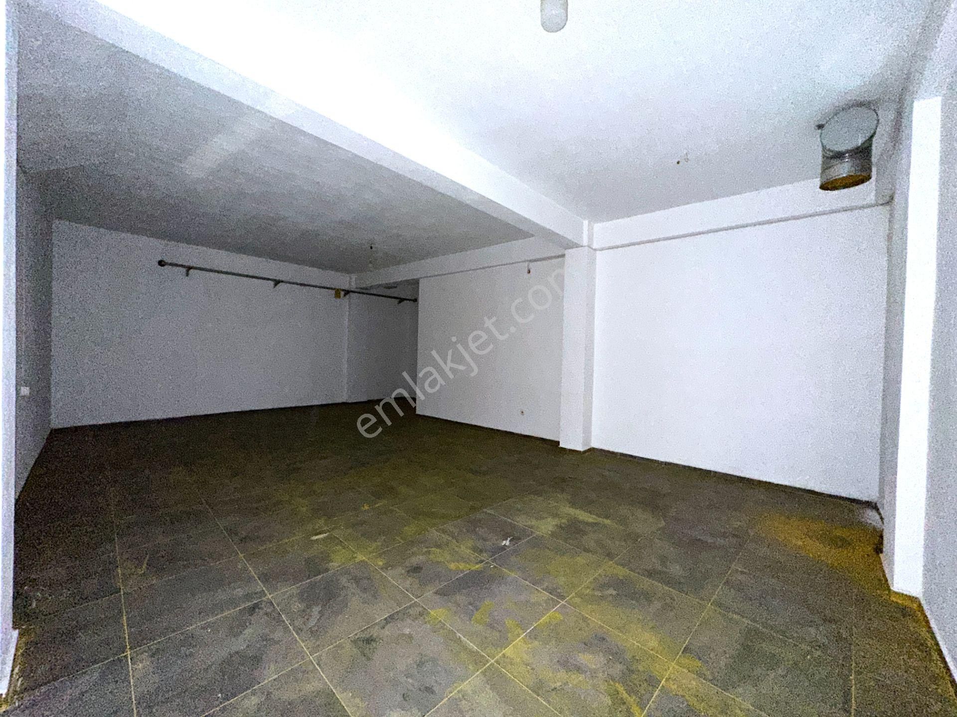 Bayraklı Plazalar Bölgesi Köşe Bodrumlu Kiralık Bacalı Dükkan - Görsel 25