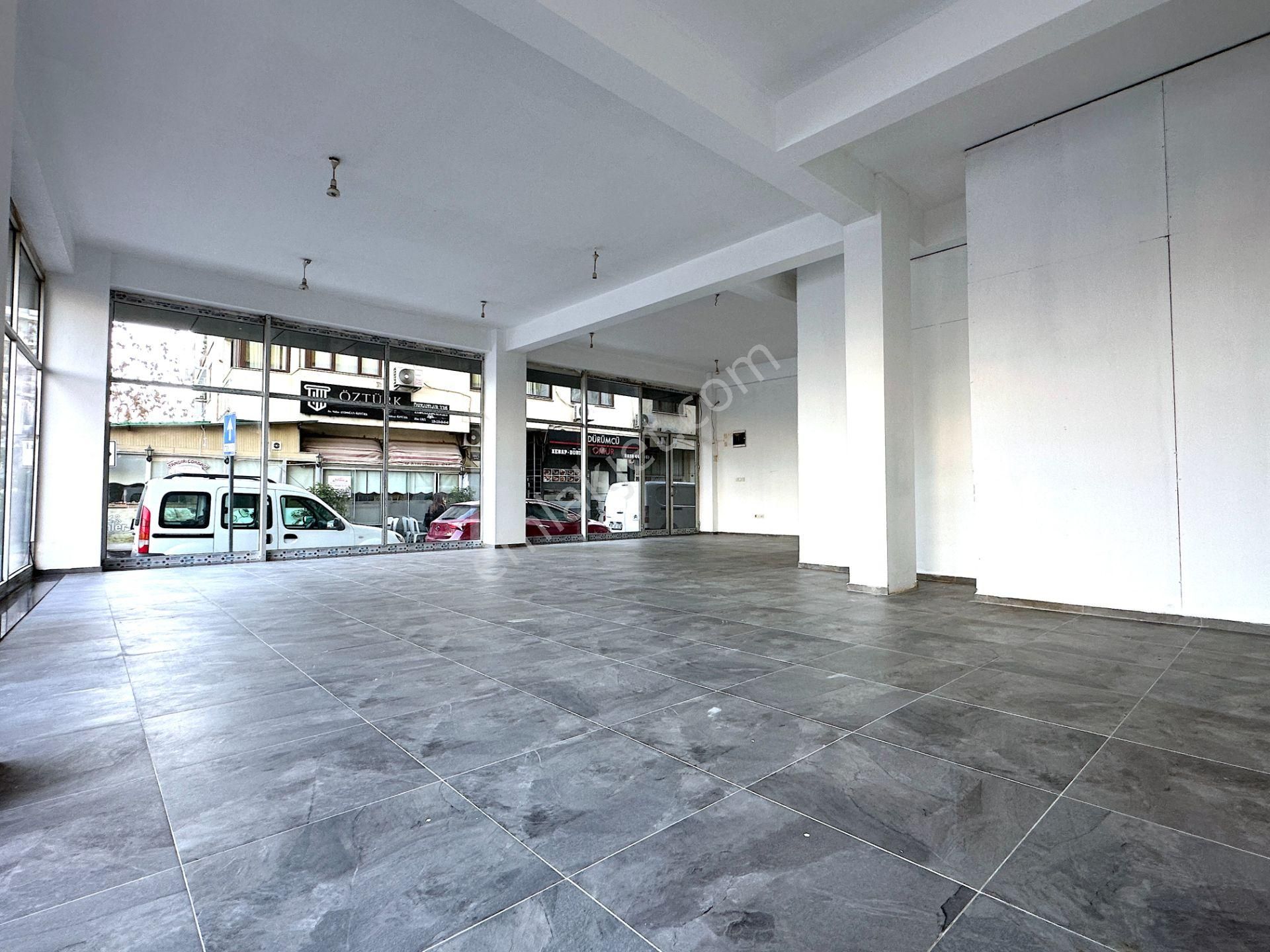 Bayraklı Plazalar Bölgesi Köşe Bodrumlu Kiralık Bacalı Dükkan - Görsel 12