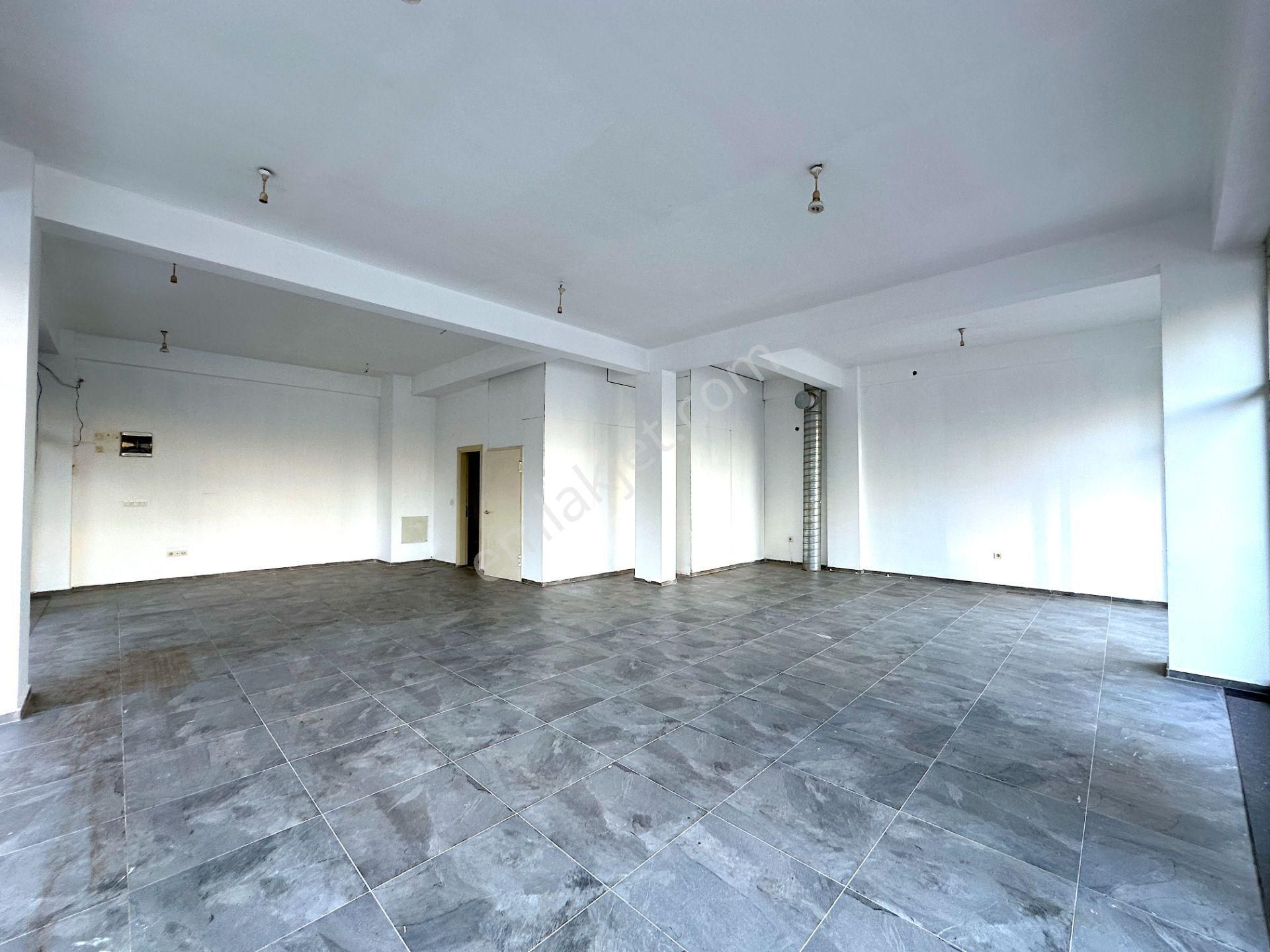 Bayraklı Plazalar Bölgesi Köşe Bodrumlu Kiralık Bacalı Dükkan - Görsel 10