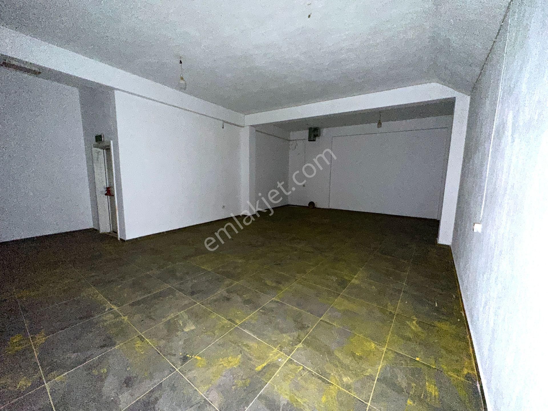 Bayraklı Plazalar Bölgesi Köşe Bodrumlu Kiralık Bacalı Dükkan - Görsel 22