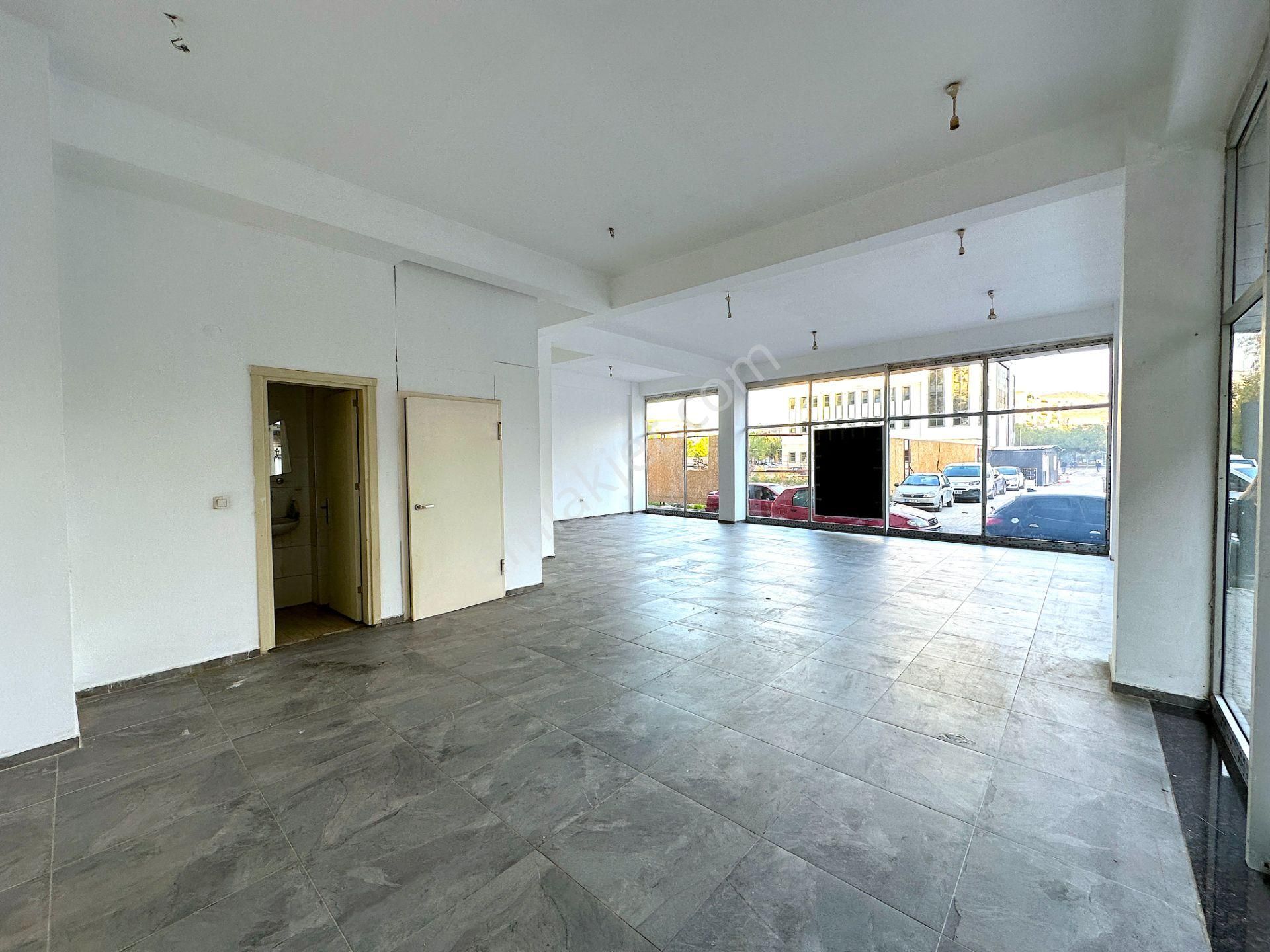 Bayraklı Plazalar Bölgesi Köşe Bodrumlu Kiralık Bacalı Dükkan - Görsel 9