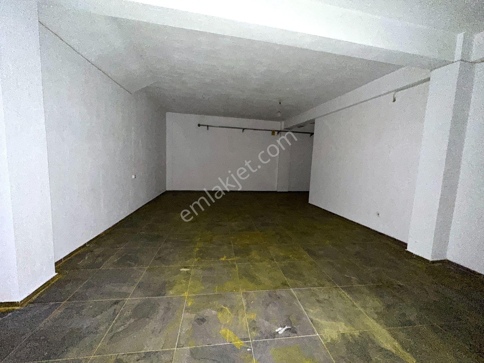 Bayraklı Plazalar Bölgesi Köşe Bodrumlu Kiralık Bacalı Dükkan - Görsel 23