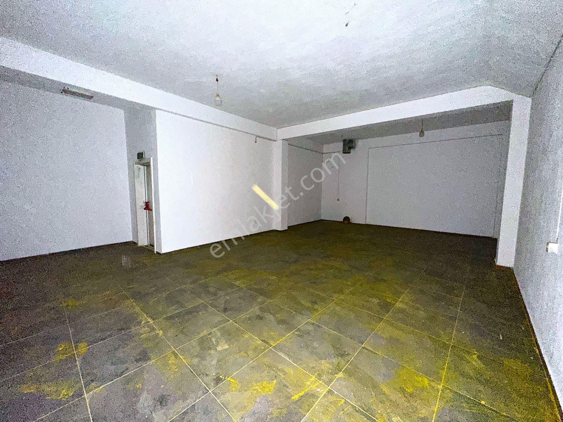 Bayraklı Plazalar Bölgesi Köşe Bodrumlu Kiralık Bacalı Dükkan - Görsel 24