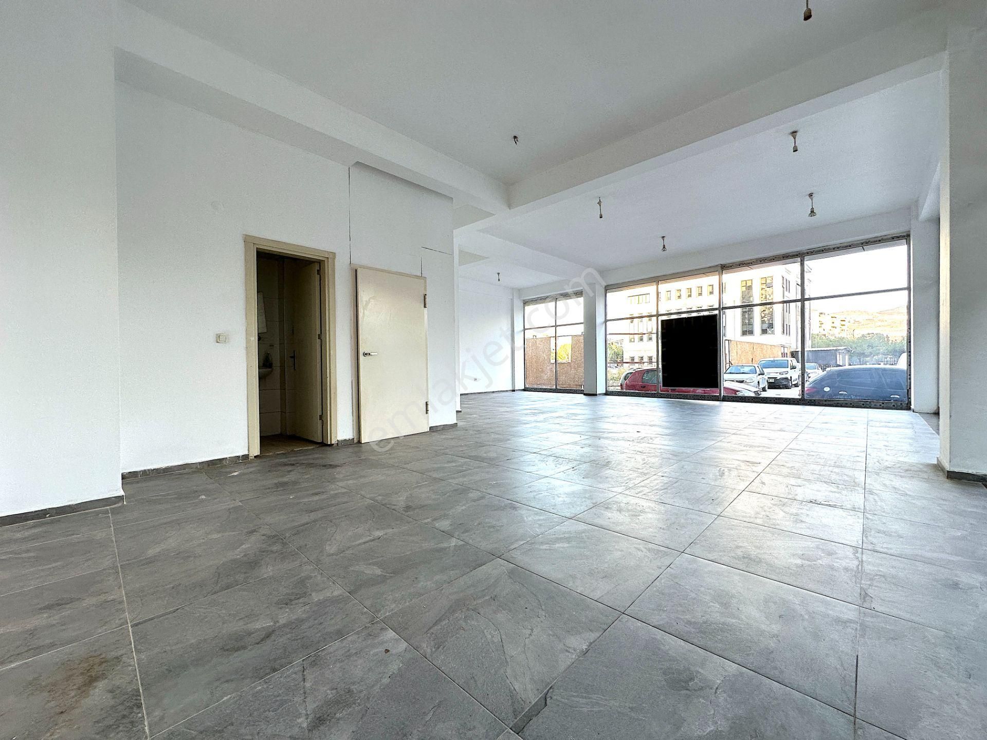 Bayraklı Plazalar Bölgesi Köşe Bodrumlu Kiralık Bacalı Dükkan - Görsel 11