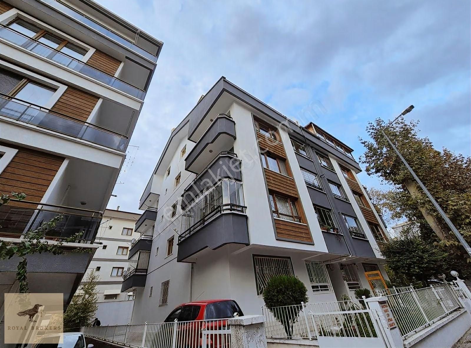 Satılık, Aydınlıkevler En Güzel Yerinde,boş ,5+1 Dublex. - Görsel 7