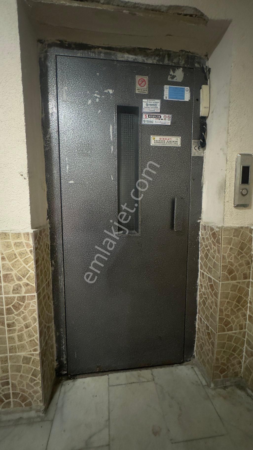 Bahçelievler De Satılık 3+1 Kapalı Mutfak Daire - Görsel 24