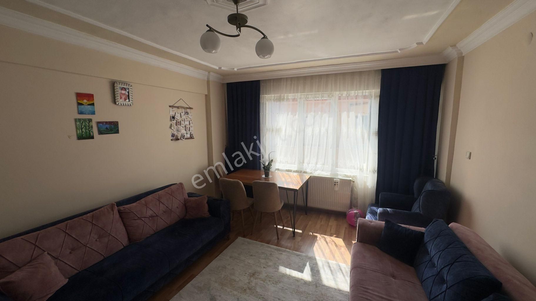 Bahçelievler De Satılık 3+1 Kapalı Mutfak Daire