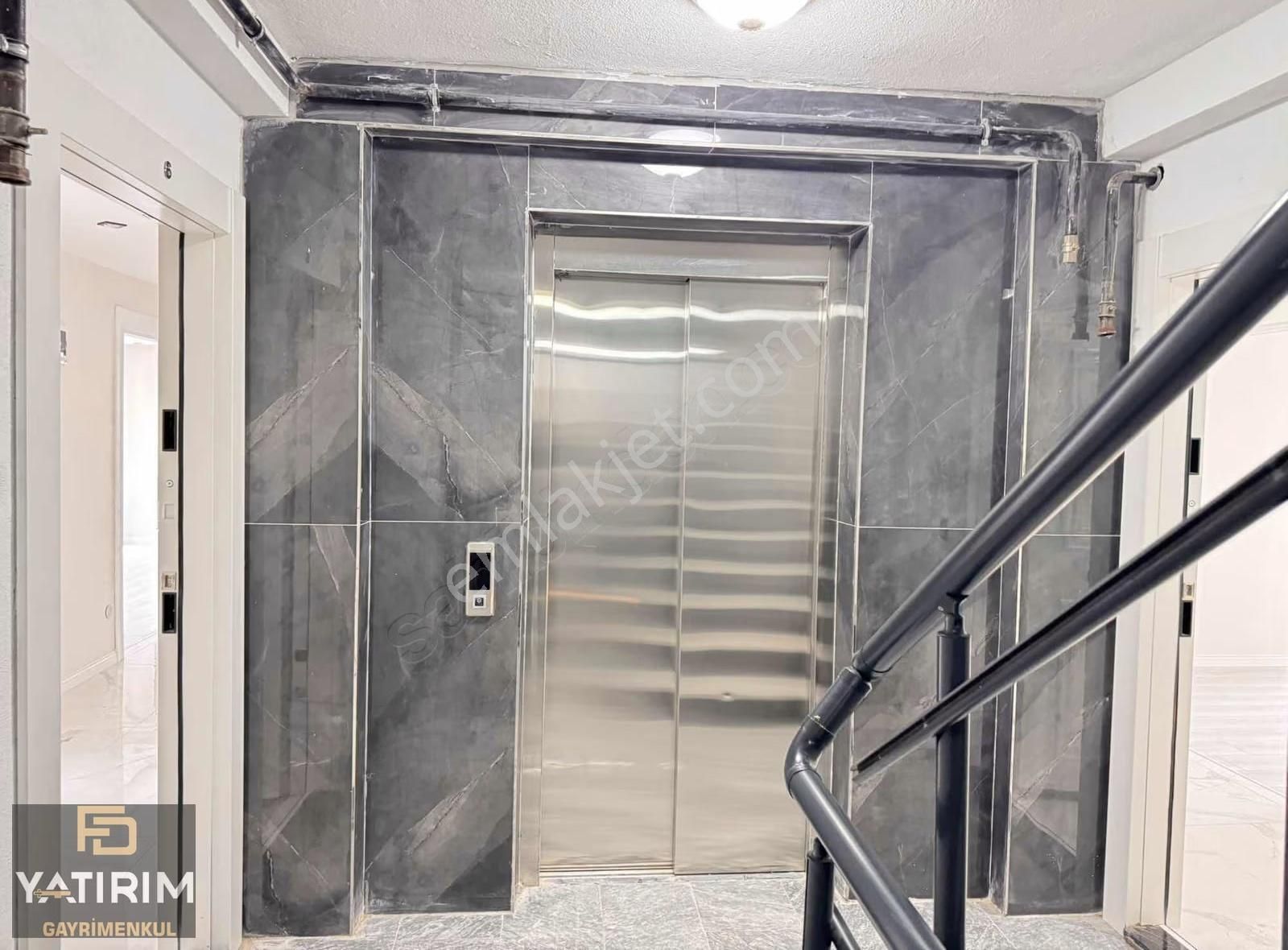 Atatürk Cad Yakını Butik Site İçi Lüx Asansörlü 2+1 95m2 Ara Kat - Görsel 3