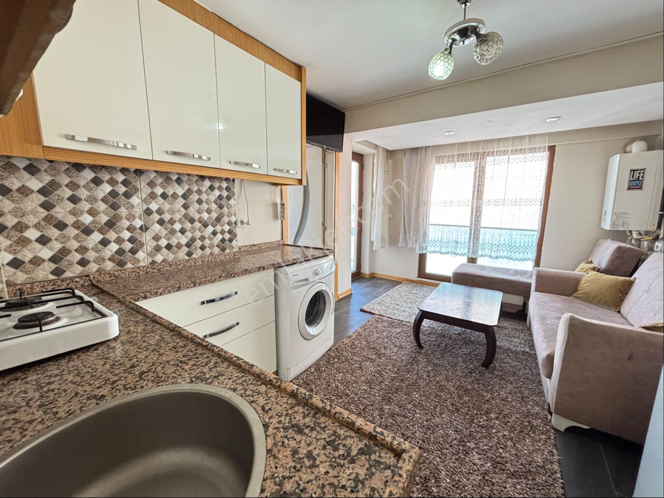 Pelitbağ'da 1+1 (faturalar Dahil) Ara Kat (balkonlu)