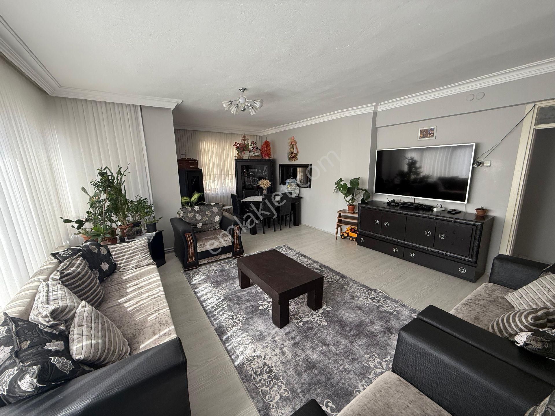 Özçelebi'den Mualla Okulu Yakını 3+1 Ara Kat Masrafsız Bakımlı