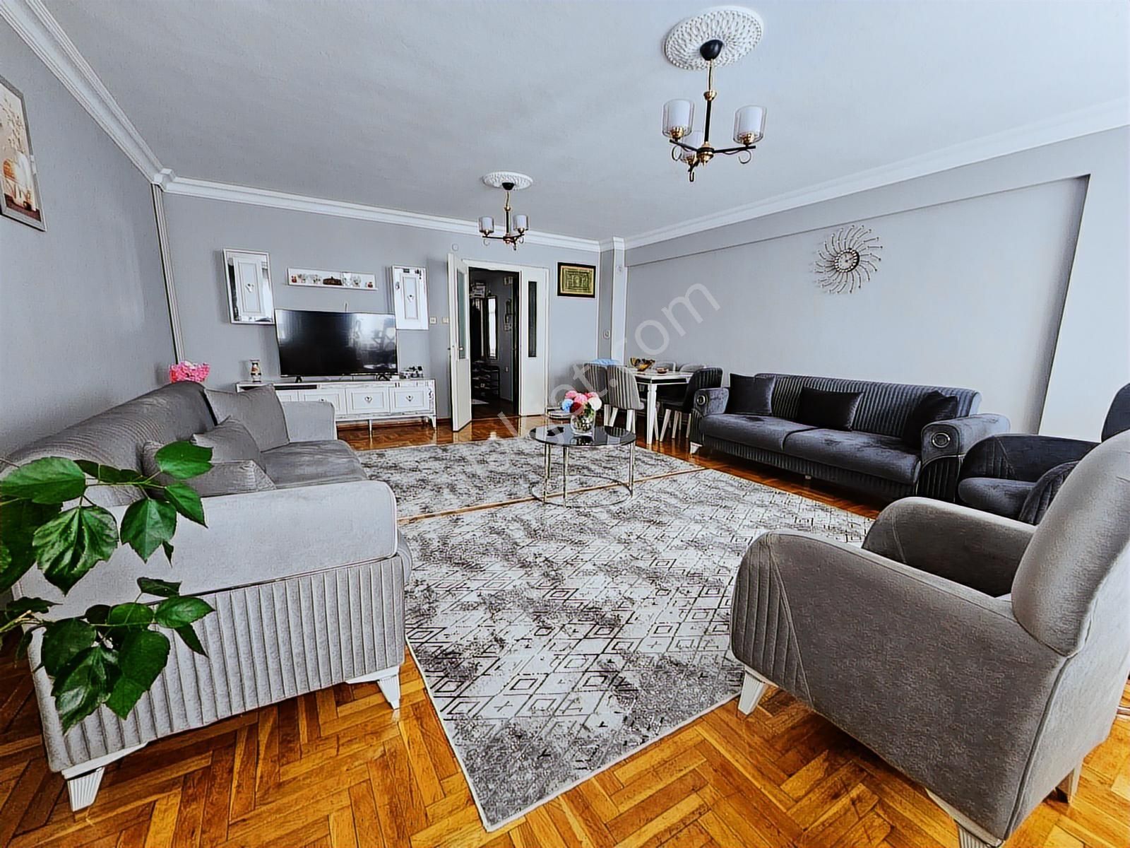 Ortacami Salı Pazarı Yanı | Çift Balkon | Tadilatlı 3+1 Daire