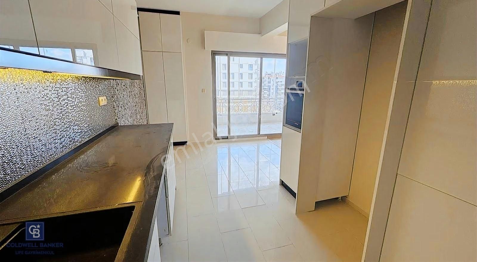 Karşıyaka Bostanlı Dere Boyunda Satılık 3+1 Yenilenmiş Daire - Görsel 35