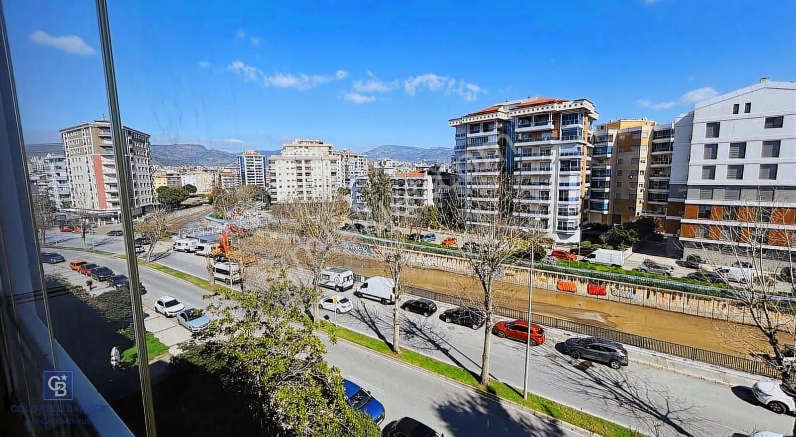 Karşıyaka Bostanlı Dere Boyunda Satılık 3+1 Yenilenmiş Daire - Görsel 13