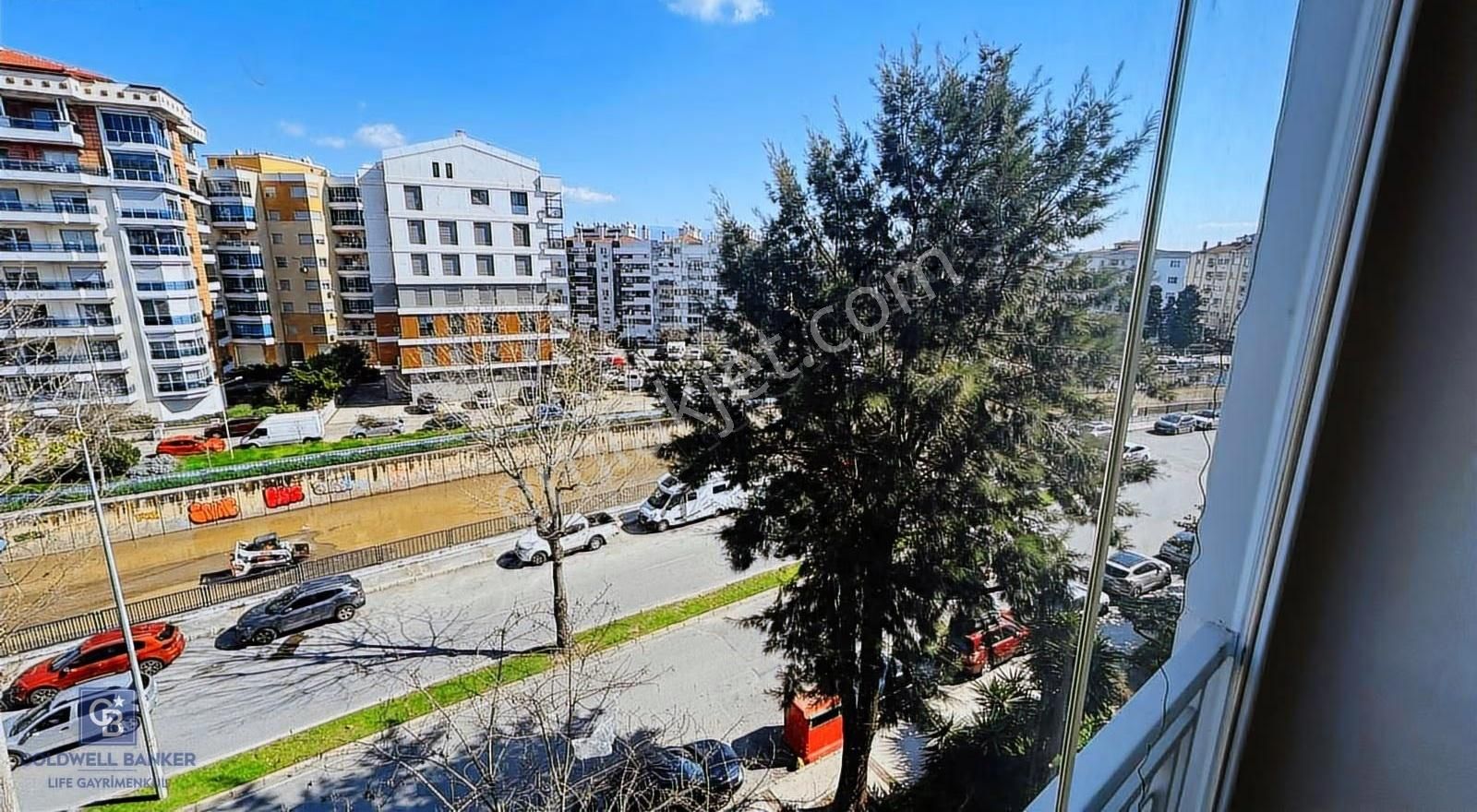 Karşıyaka Bostanlı Dere Boyunda Satılık 3+1 Yenilenmiş Daire - Görsel 8