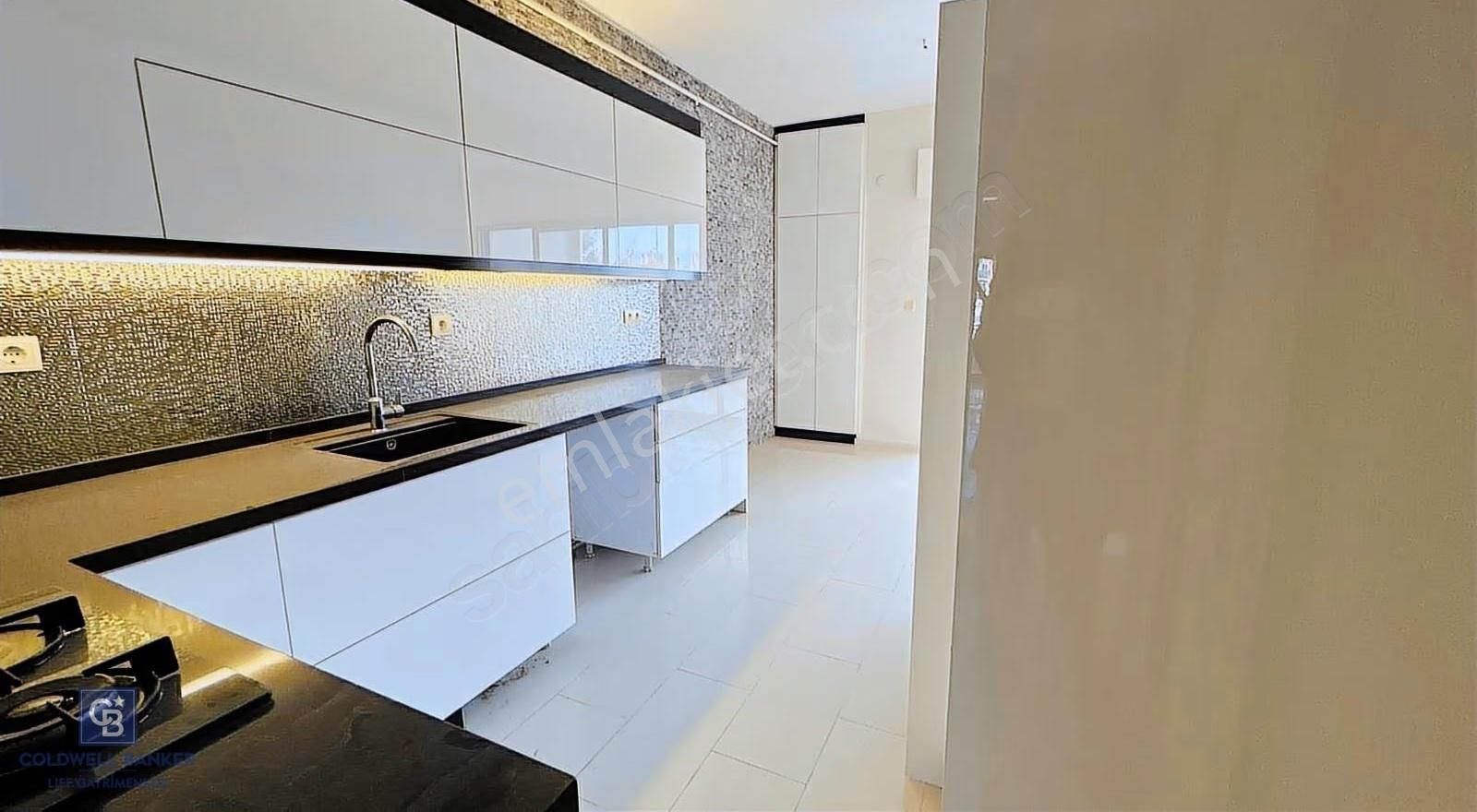 Karşıyaka Bostanlı Dere Boyunda Satılık 3+1 Yenilenmiş Daire - Görsel 26