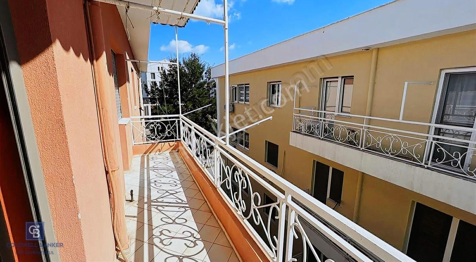 Karşıyaka Bostanlı Dere Boyunda Satılık 3+1 Yenilenmiş Daire - Görsel 12