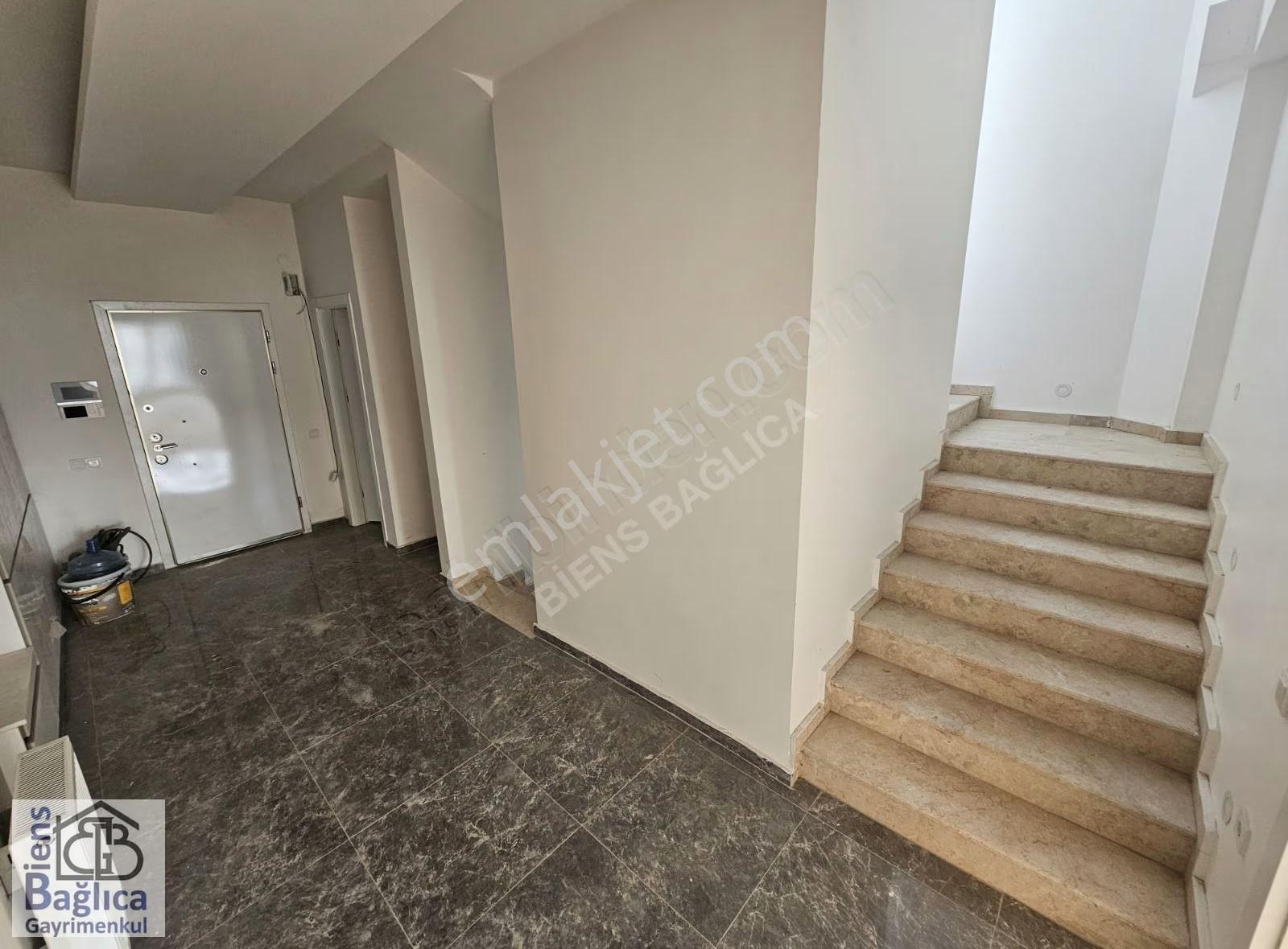 Geniş Bahçeli Güvenlikli Kapalı Otoparklı Villa Sitesi - Görsel 21
