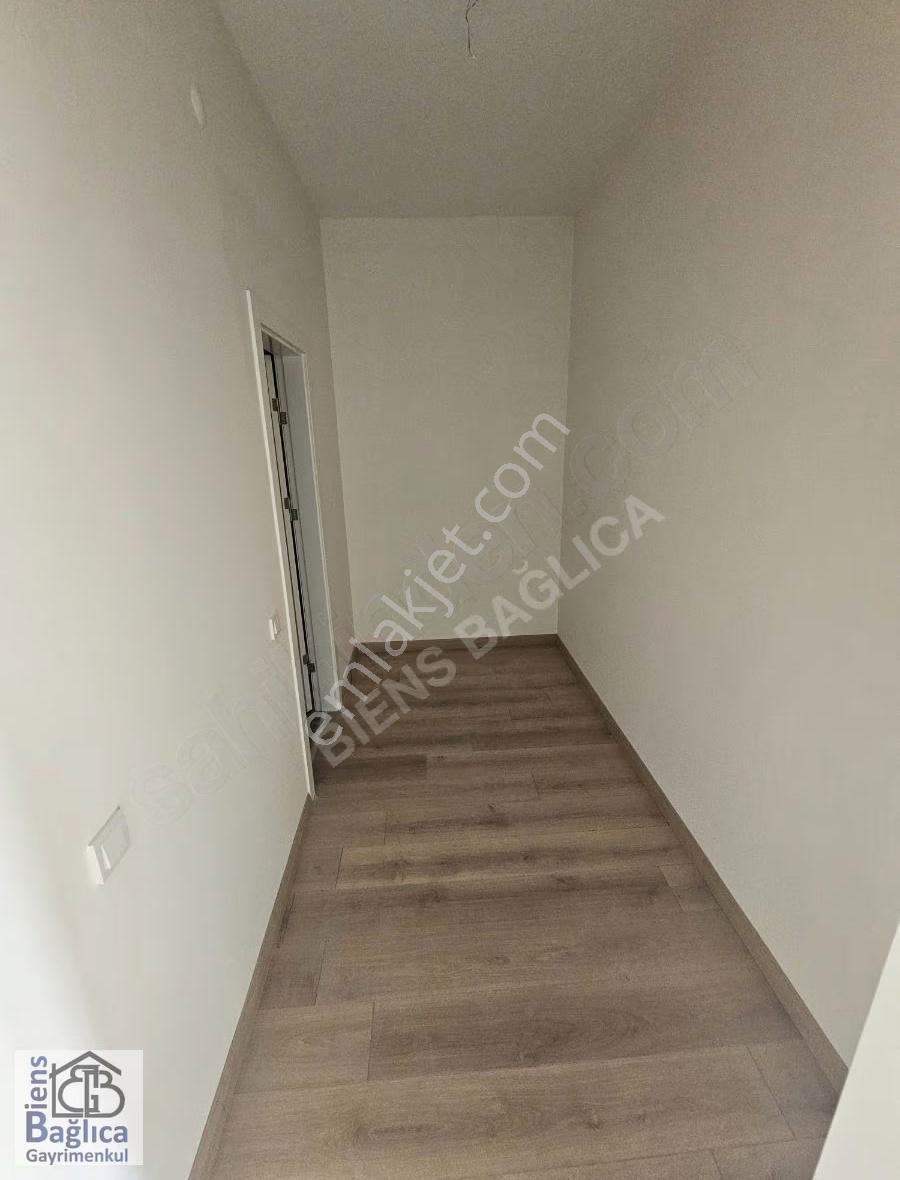 Geniş Bahçeli Güvenlikli Kapalı Otoparklı Villa Sitesi - Görsel 23