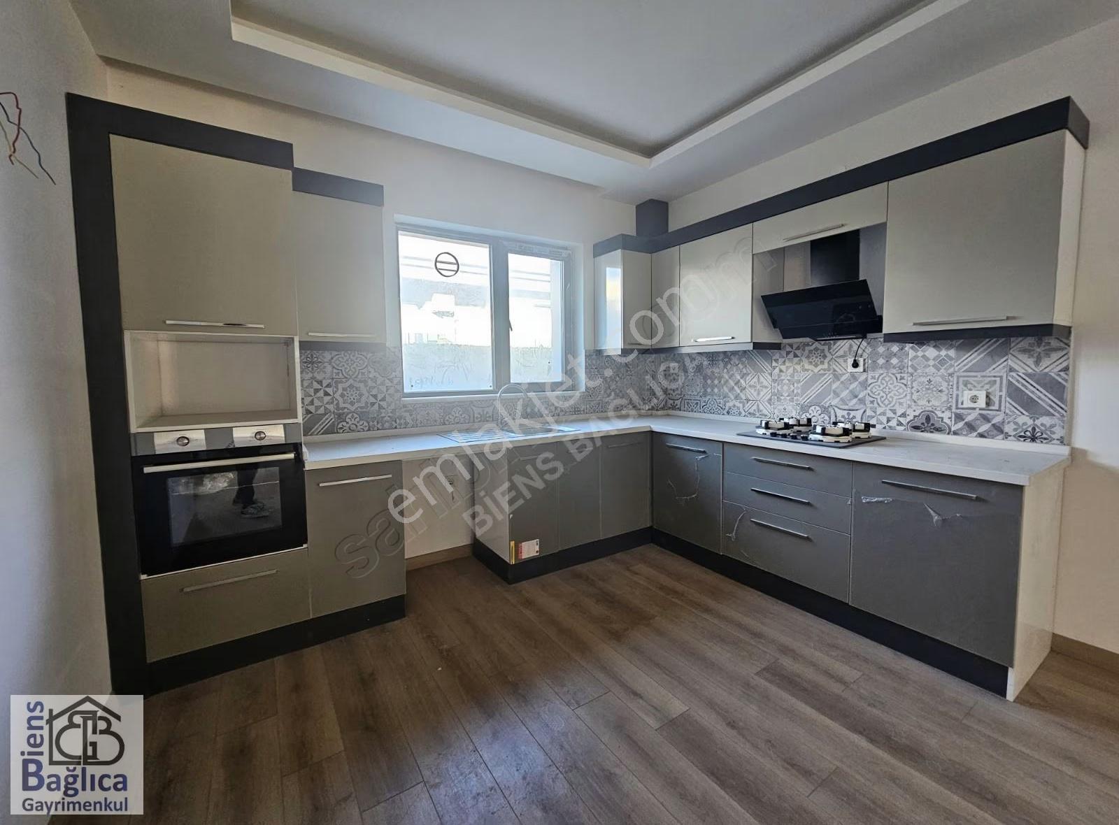 Geniş Bahçeli Güvenlikli Kapalı Otoparklı Villa Sitesi - Görsel 5