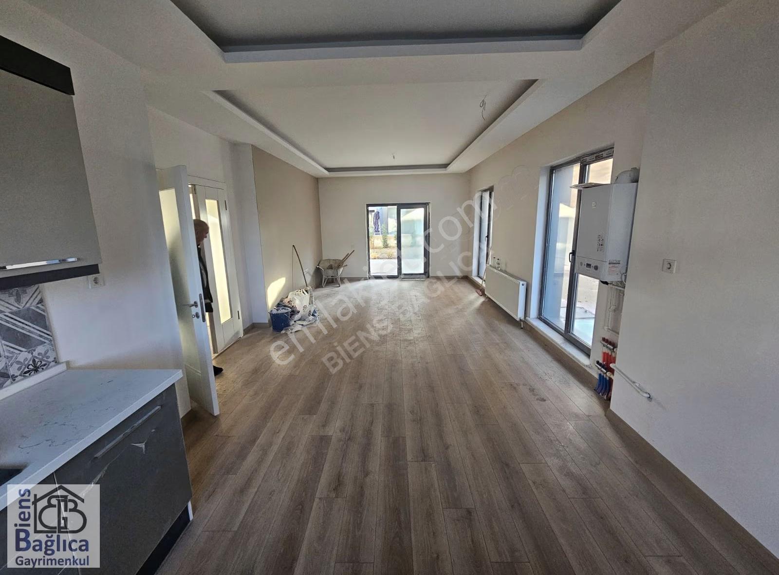 Geniş Bahçeli Güvenlikli Kapalı Otoparklı Villa Sitesi - Görsel 26