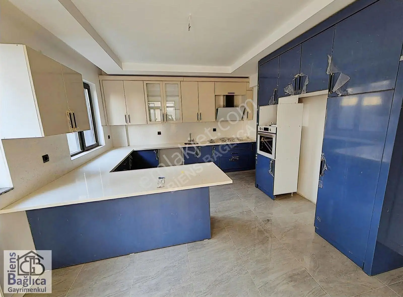 Bağlıca'da Site İçinde Satılık Geniş Tripleks Villa