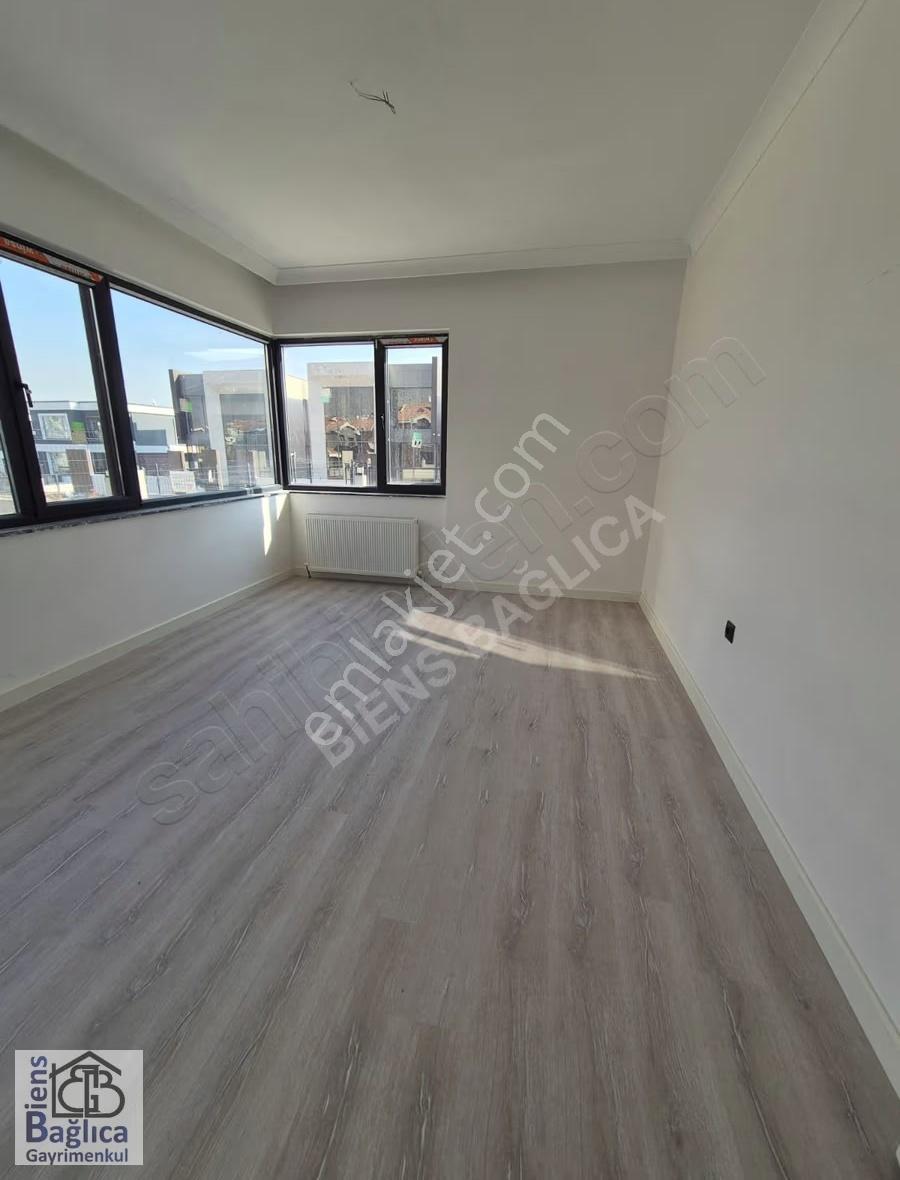 Bağlıca'da Site İçinde Satılık Geniş Tripleks Villa - Görsel 28
