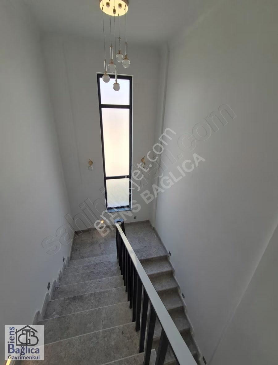 Bağlıca'da Site İçinde Satılık Geniş Tripleks Villa - Görsel 11