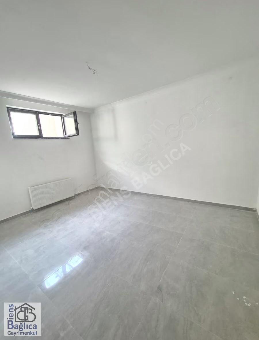 Bağlıca'da Site İçinde Satılık Geniş Tripleks Villa - Görsel 18