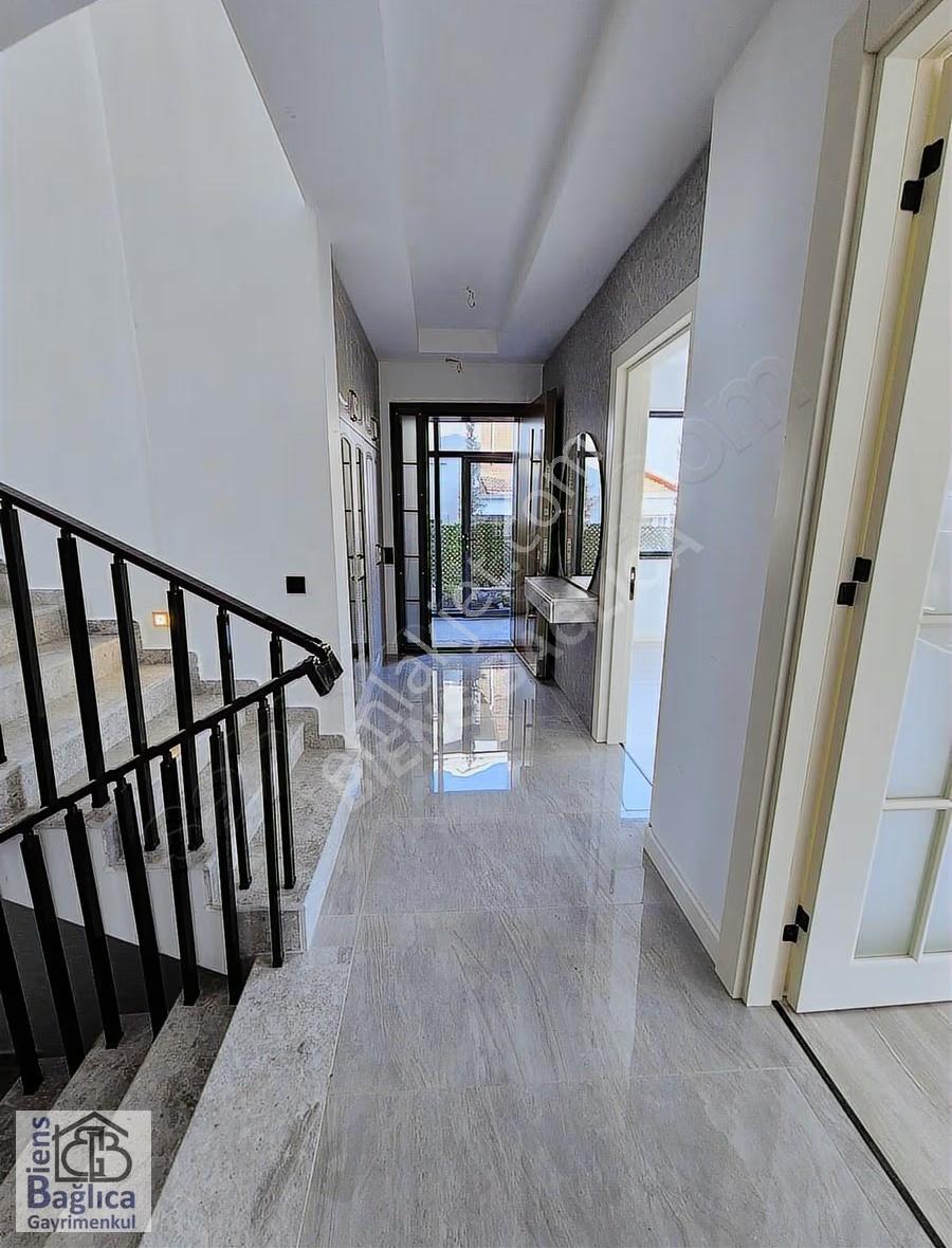 Bağlıca'da Site İçinde Satılık Geniş Tripleks Villa - Görsel 15