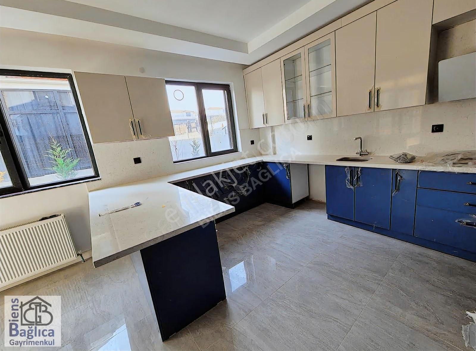 Bağlıca'da Site İçinde Satılık Geniş Tripleks Villa - Görsel 7