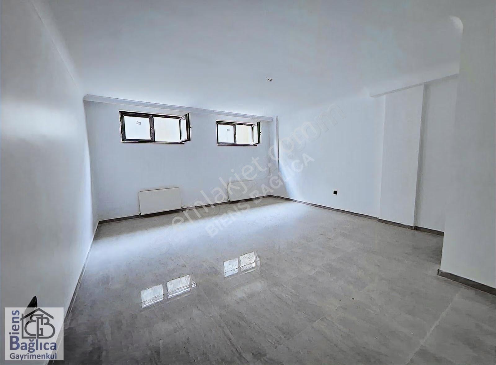 Bağlıca'da Site İçinde Satılık Geniş Tripleks Villa - Görsel 23