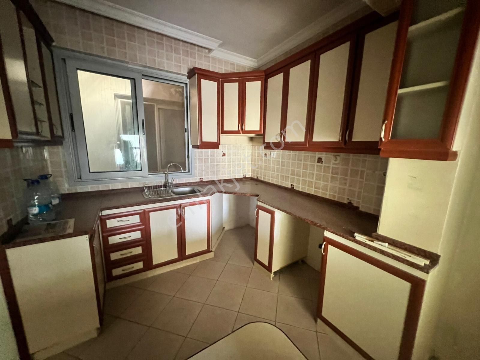 Mithatpaşa Caddesi’ne Yakın 2 + 1 Kiralık Daire