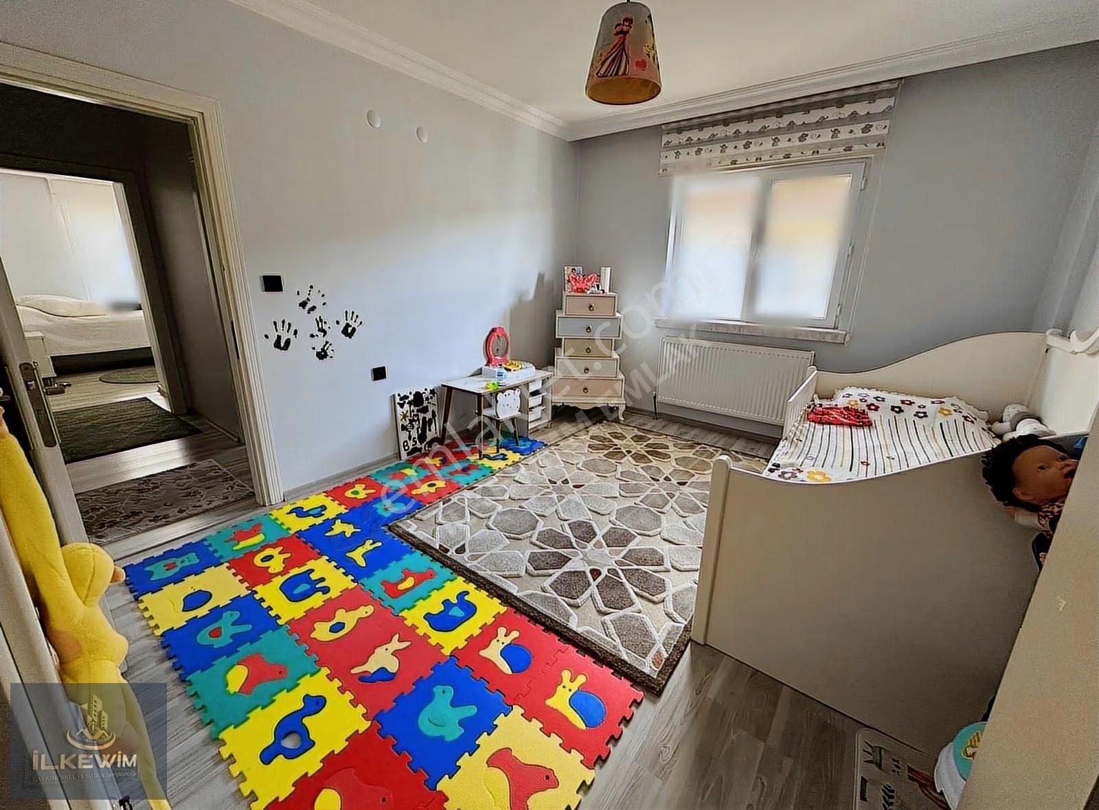 Sultan Fatih Cadde Dibi! Asansörlü-masrafsız 3+1 Daire - Görsel 2