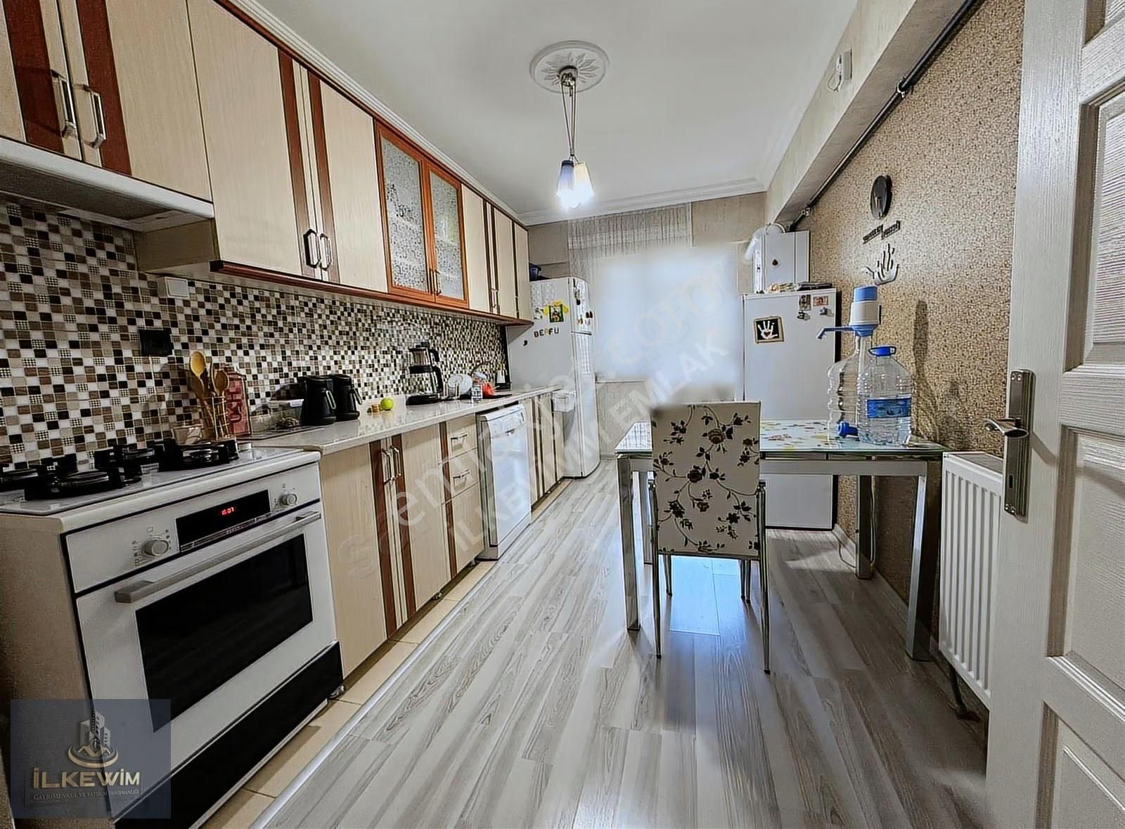 Sultan Fatih Cadde Dibi! Asansörlü-masrafsız 3+1 Daire