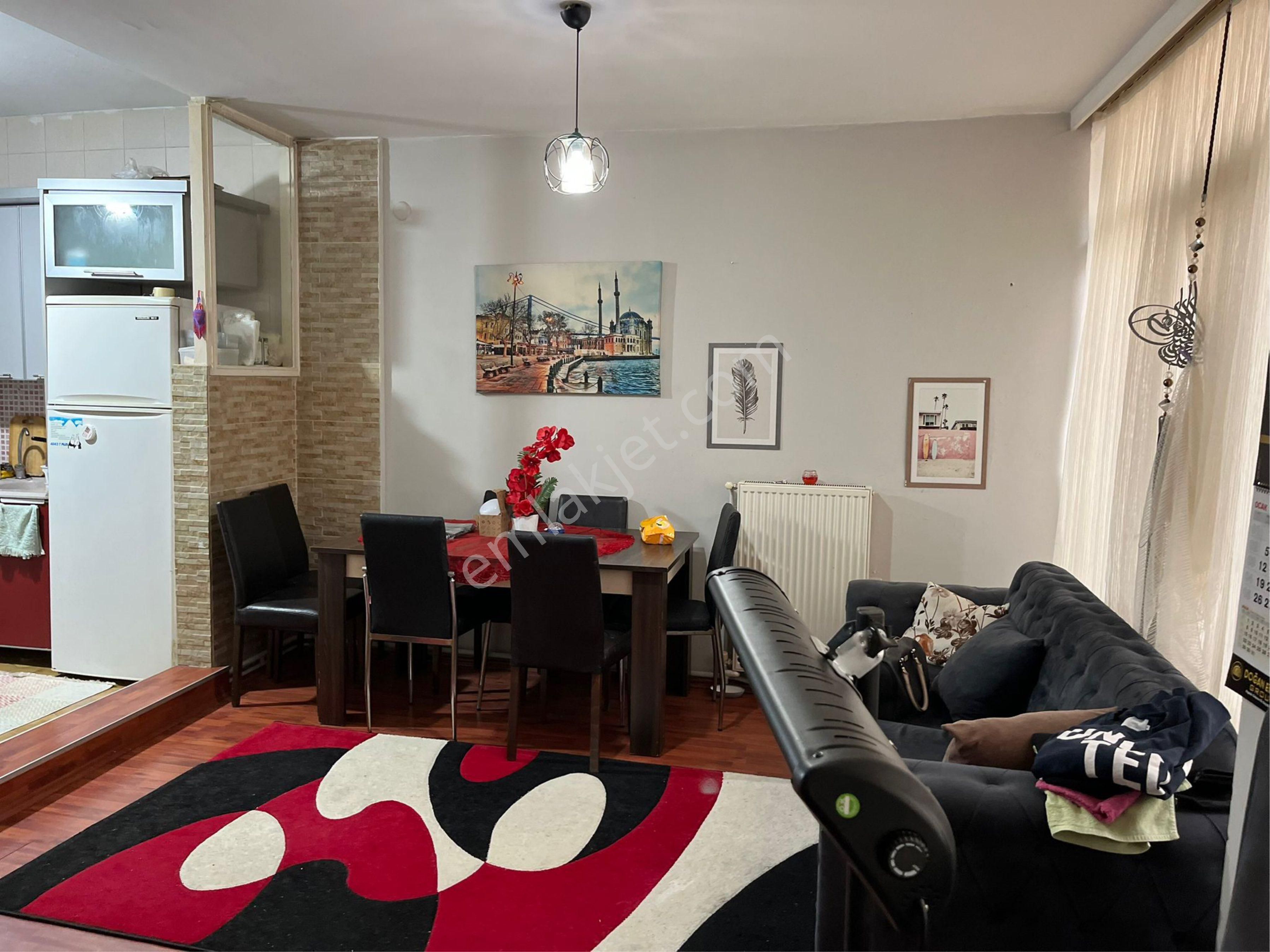 Ciftlik Caddesi Uzerinde İci Temiz Satılık Daire - Görsel 3