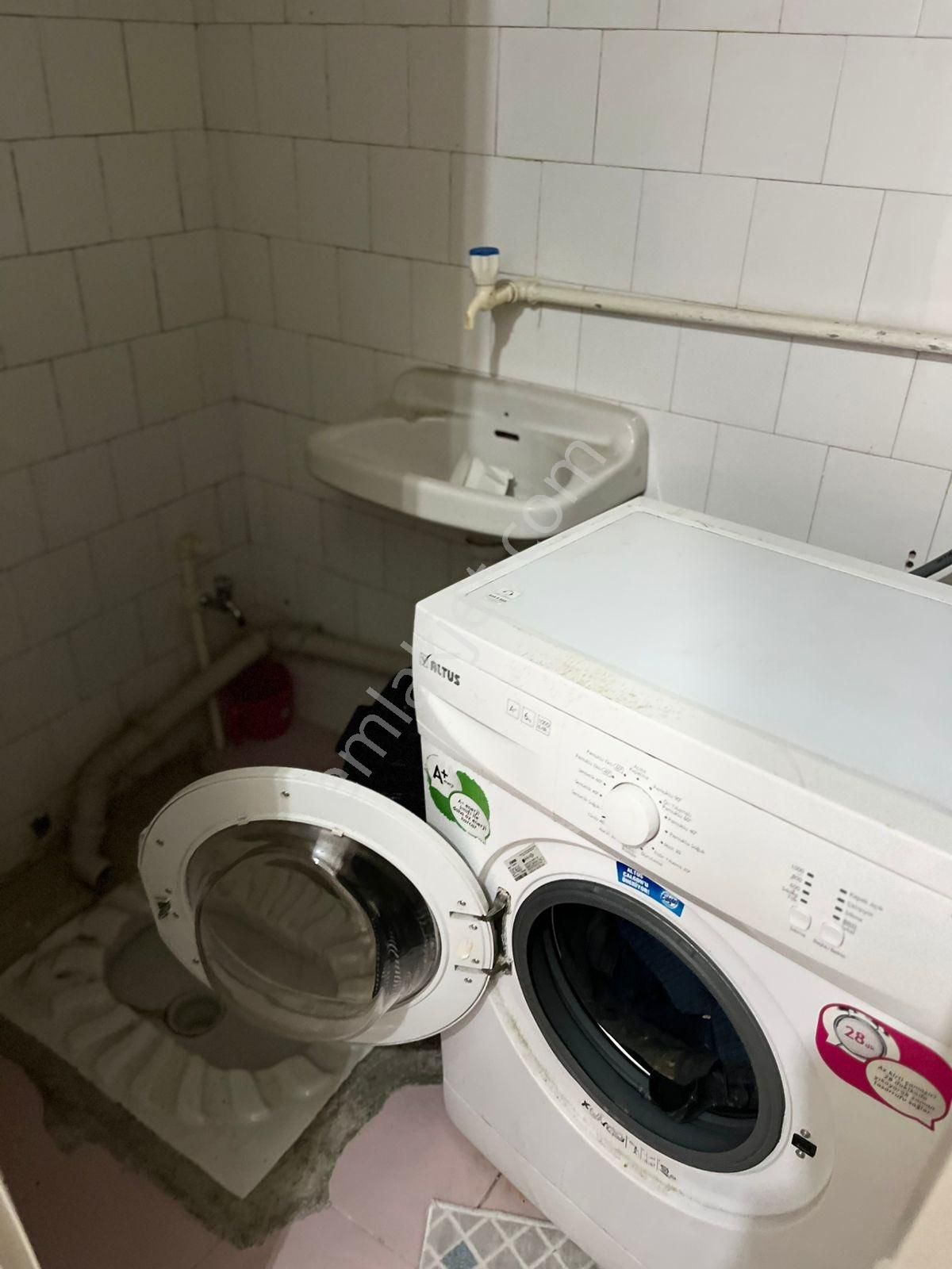 Ciftlik Caddesi Uzerinde İci Temiz Satılık Daire - Görsel 6