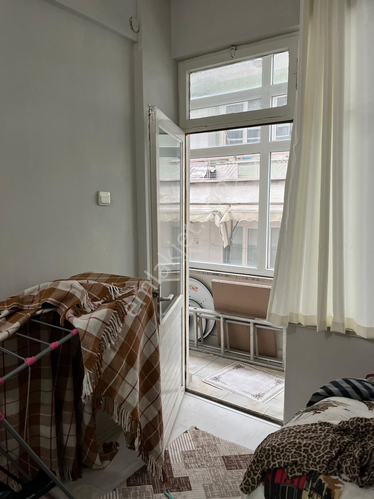 Ciftlik Caddesi Uzerinde İci Temiz Satılık Daire - Görsel 15