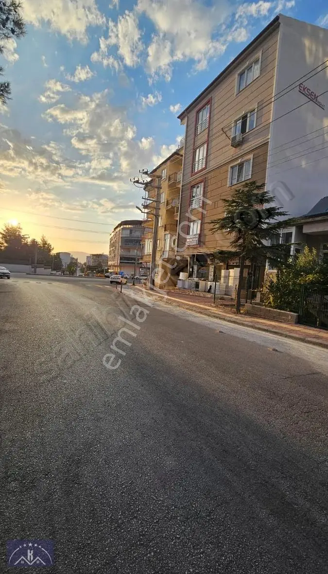 Burdur Bahçelievler Mah.3+1 135m2 Arakat Asansörlü Satılık Daire - Görsel 5