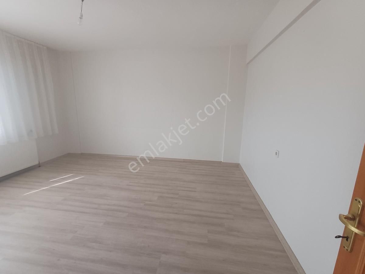 Bornovada Seçkin Aileler İçin 3+1 Ferah Kiralık Daire - Görsel 14