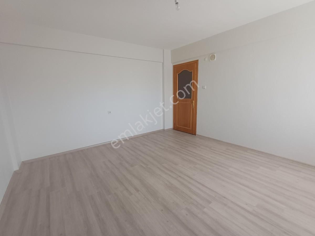 Bornovada Seçkin Aileler İçin 3+1 Ferah Kiralık Daire - Görsel 13