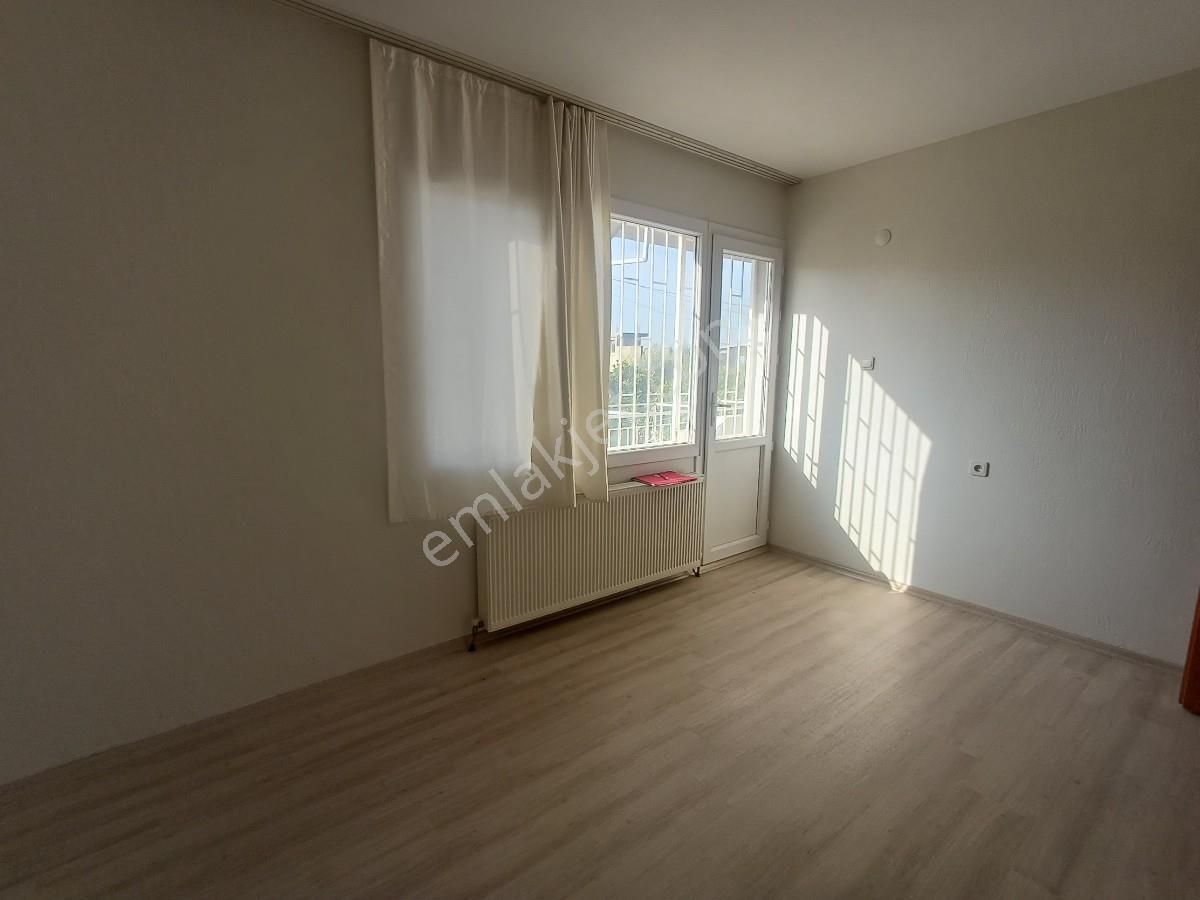 Bornovada Seçkin Aileler İçin 3+1 Ferah Kiralık Daire - Görsel 12